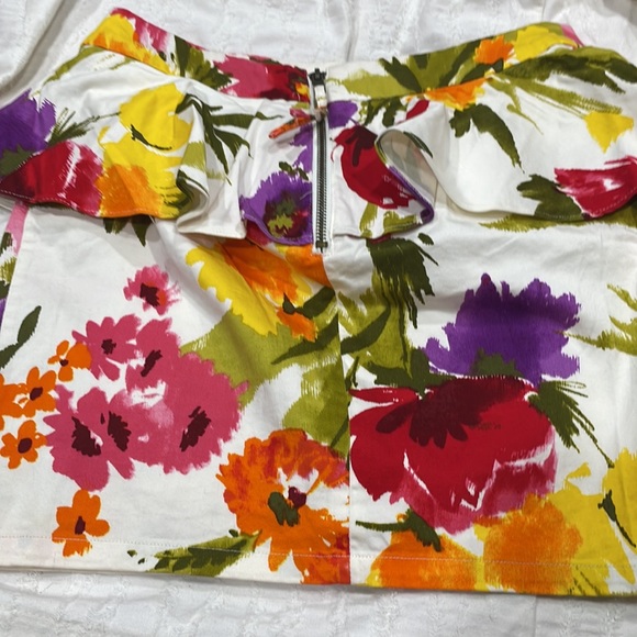 Floral 🌷 Skirt 4X$20 - Picture 3 of 4